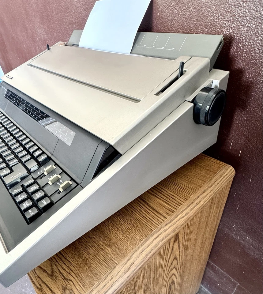 Máquina de escribir eléctrica Panasonic KX-E700m de colección procesador de textos probado funciona Foto 4 de 4