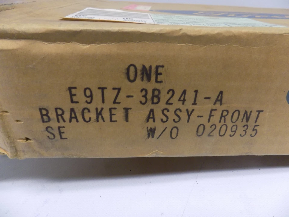 Conjunto de soporte de barra de oruga de suspensión delantera Ford OEM 1992-1993 F Super Duty Foto 3 de 3