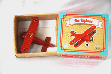 Schl&uuml;sselanh&auml;nger Doppeldecker Blech The Biplane Anh&auml;nger Miniatur Flugzeug rot