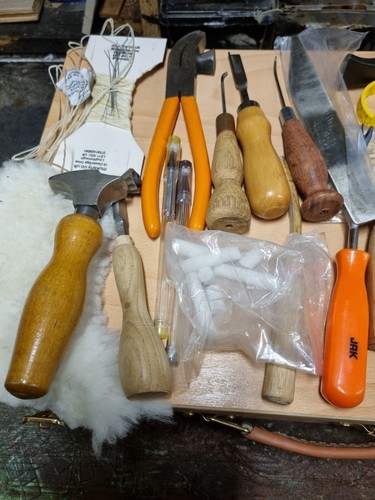 Shoemakers Make Your Own Shoes Starter Kit Tools Materials Cobblers Gift - Picture 10 of 12