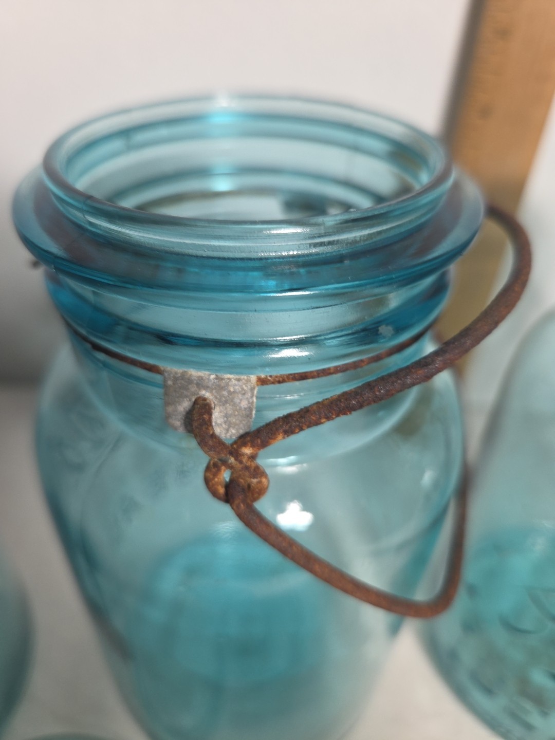 LOT OF 4 VINTAGE BLUE BALL IDEAL 1 QT CANNING JARS WITH GLASS LIDS & WIRE BAILS