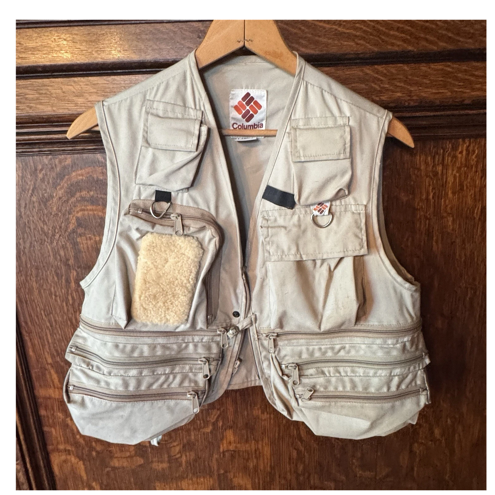 VINTAGE Columbia Sportswear Beige Fishing Vest Adult Small, Tons of Pockets