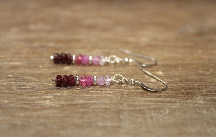 Orecchini pendenti a fascia rubino luglio pietra nascita fatti a mano... - Immagine 4 di 4