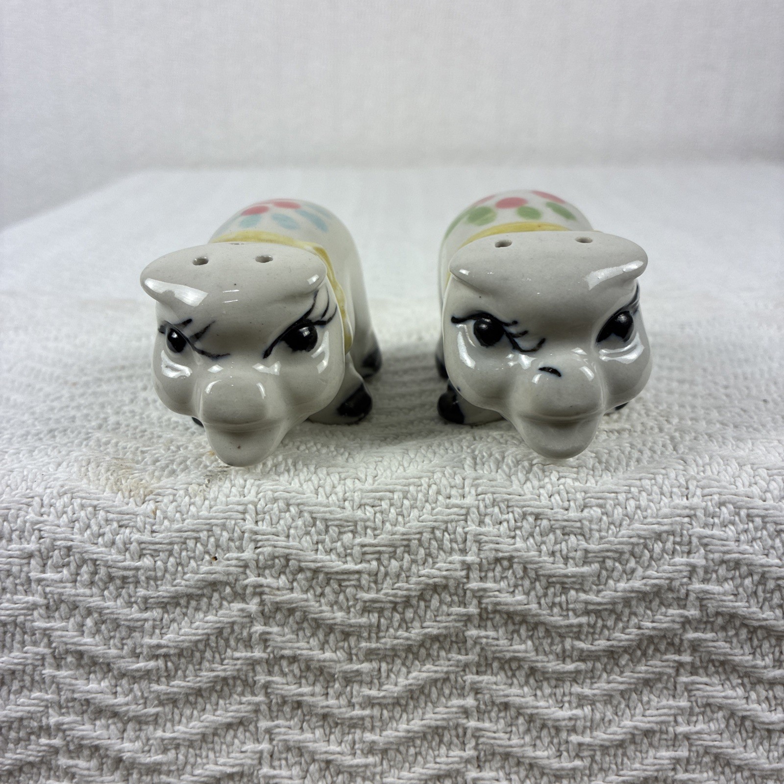 Salt Pepper Shakers Anthropomorphic Vintage Set Pigs Hand painted Japan Ceramic