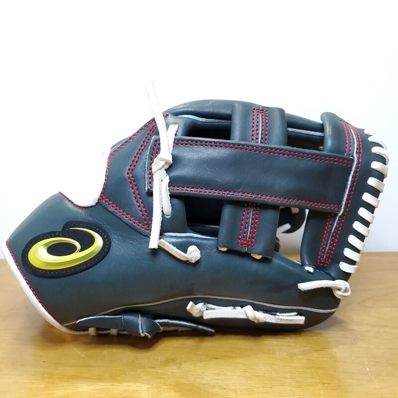 ASICS IF Limited Edition Soft Infield Gloves, Adult Size, Good Condition thumbnail 5