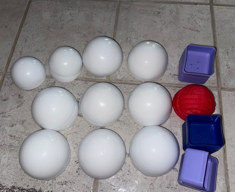 14 EMPTY Zuru 5 Surprise Mini Brands Ball: White and color 
