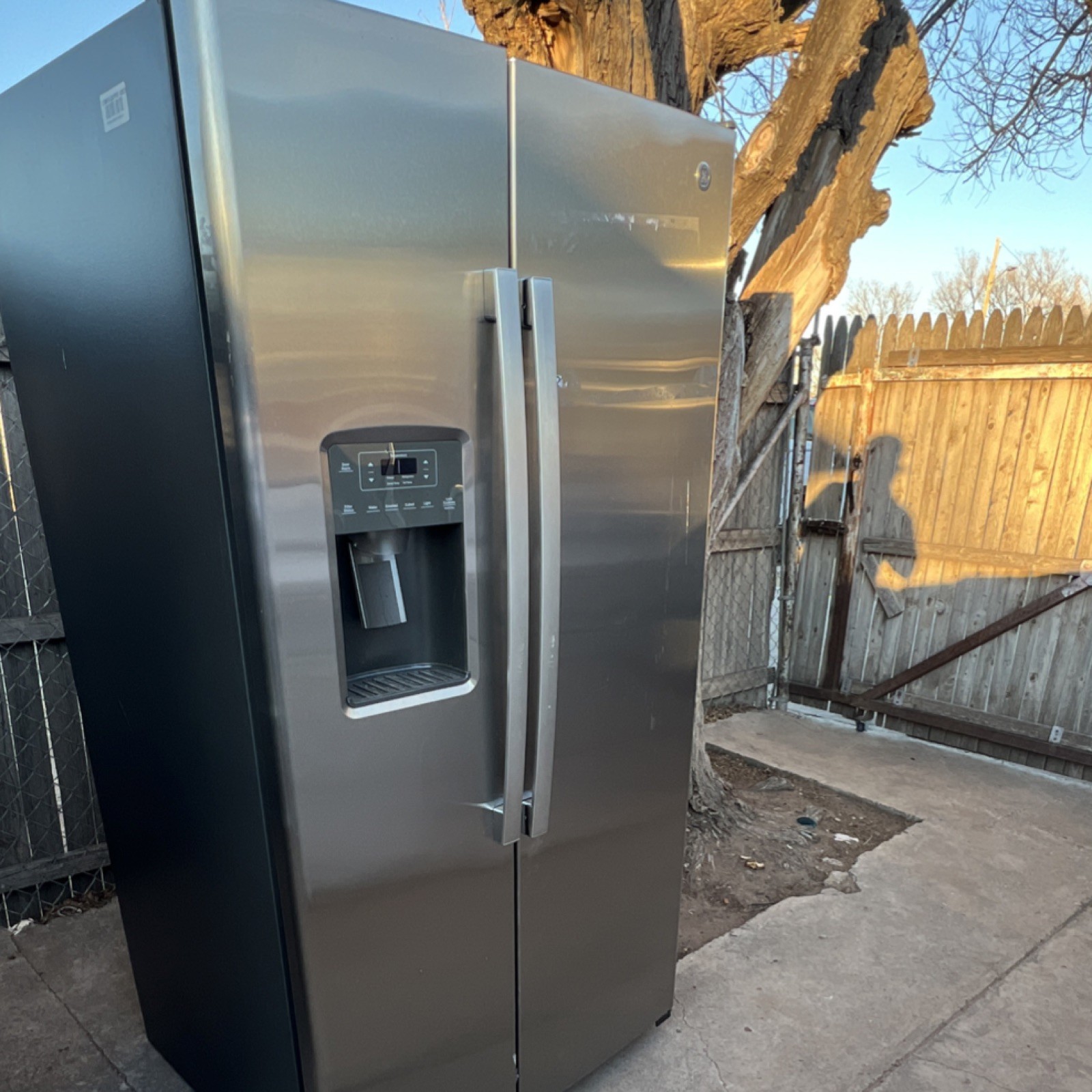 GE Stainless Steel Side-by-Side Refrigerator with Ice Maker 