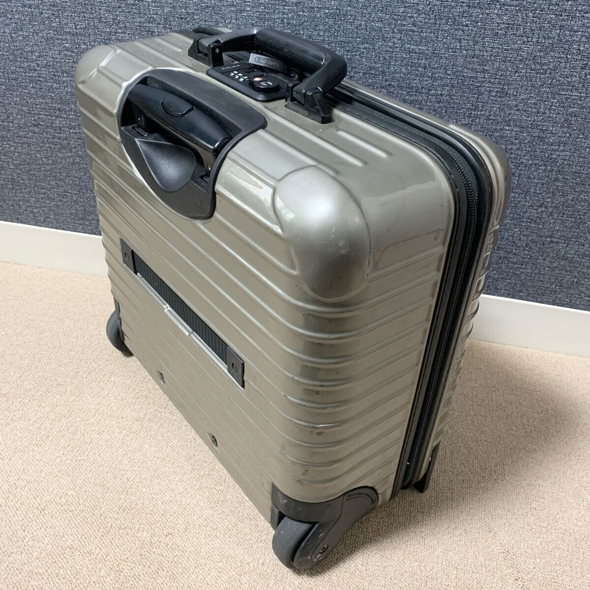 Rimowa Salsa Business Trolley 23L Suitcase Champagne Gold 2 Rimowa Salsa Business Trolley 23L Suitcase Champagne Gold 2