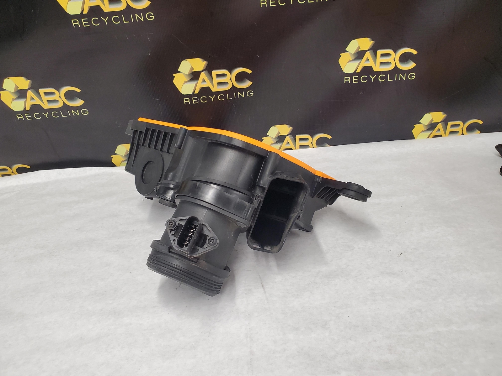 2007 Bentley Flying Spur Lower Air Intake Filter Housing Set Left Right OEM 2007