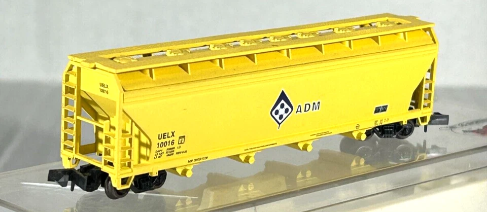 ATLAS N SCALE AFC 4-BAY CENTER-FLOW COVERED HOPPER ADM 10016 - Image 3 of 3