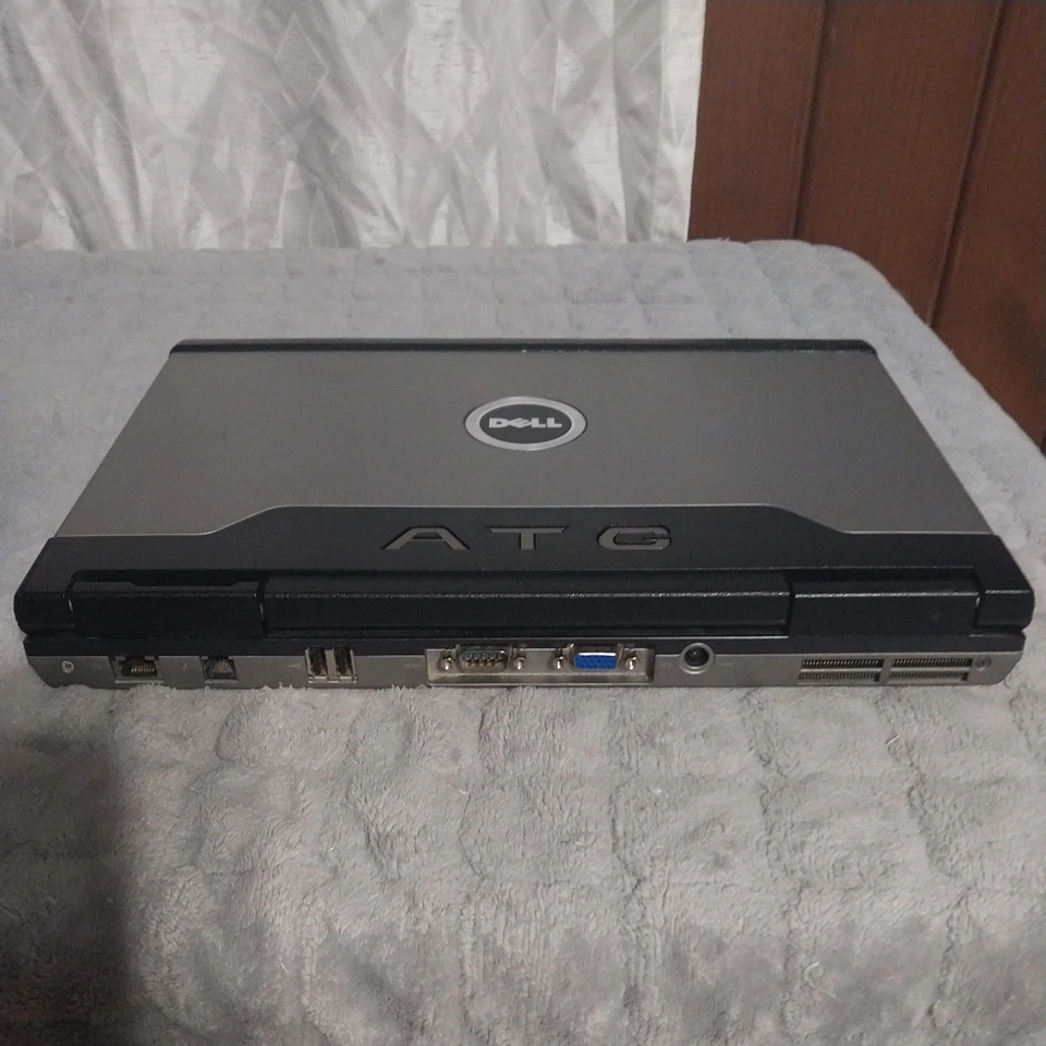 Laptop Dell Latitude ATG D620 1,83 GHZ 4 GB 80 GB DVD/CDRW puerto serie Foto 2 de 4