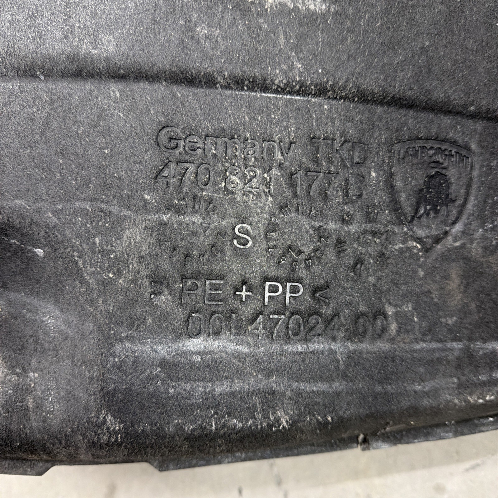 LAMBORGHINI AVENTADOR FRONT DRIVER LEFT BACK PORTION WHEEL LINER 470821177 OEM