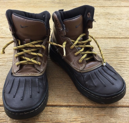 Nike Boys Boots Size 1 High Tops Brown 