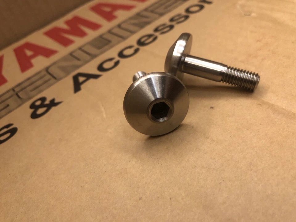 TZR 125 2RH 2RM 3TY Head Lamp Bolt - Image 2 of 4