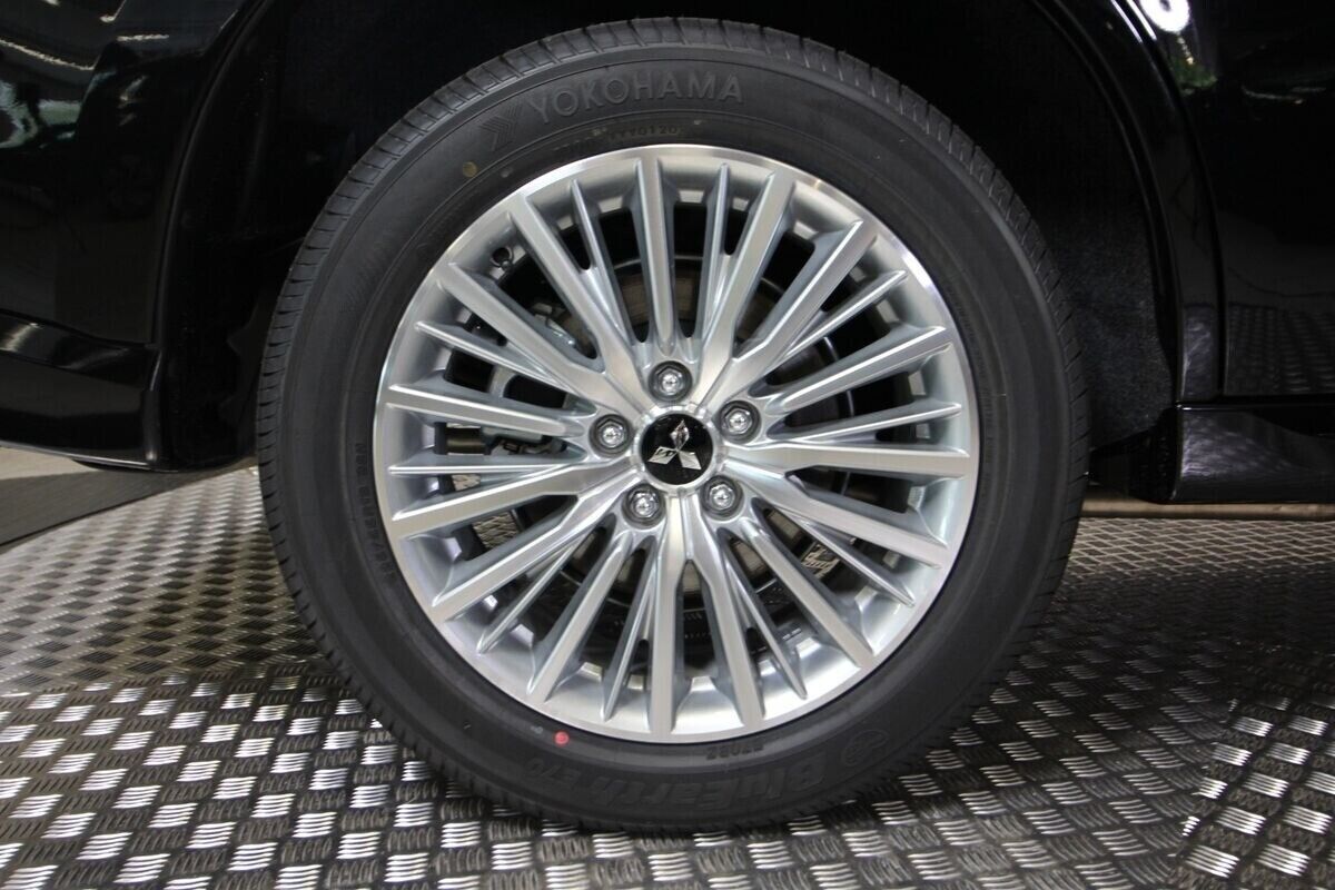 Mitsubishi Outlander 2,4 PHEV Inform+ CVT 4WD