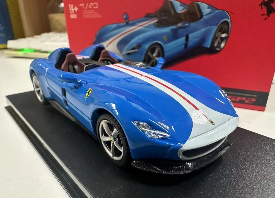 Bburago 1:43 Ferrari Monza SP2 Diecast Metal Model Car Acrylic Cover Base New - Image 2 of 4