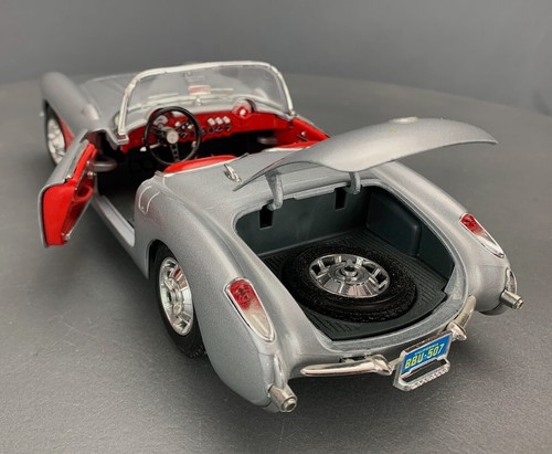 1:18 Bburago Diecast 1957 Corvette Convertible Metallic Silver D0985 - Picture 3 of 8
