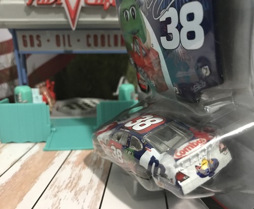 Car 1:64 Diecast 2006 Elliott Sadler Green M&M Daytona 4rth July Ford Mini Hood - Picture 5 of 6
