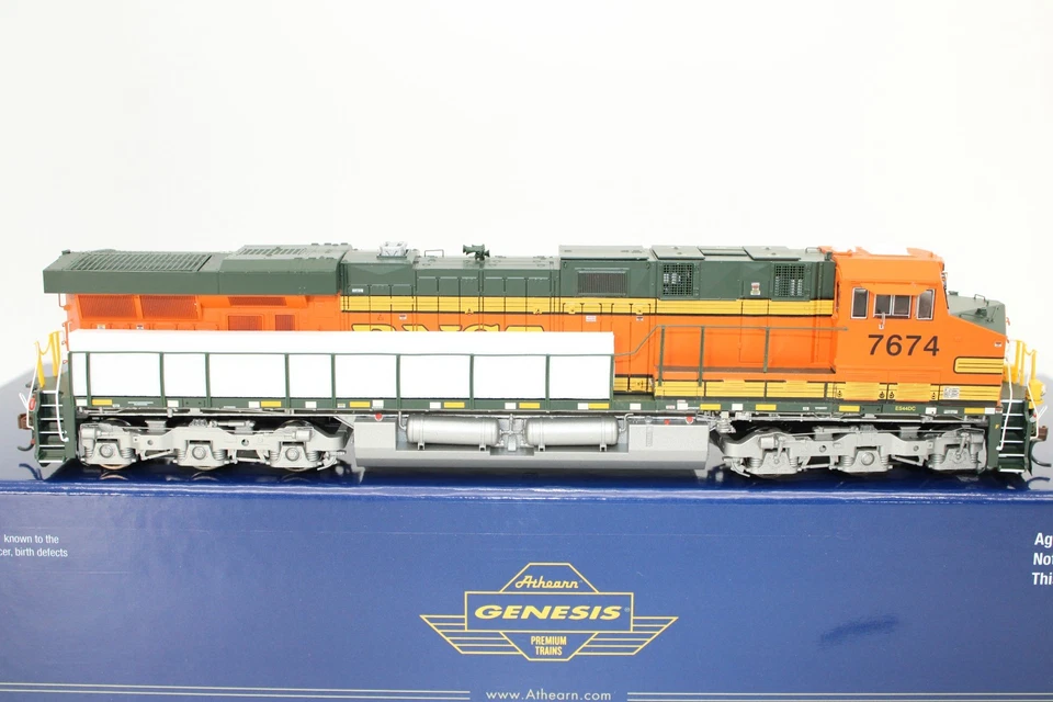 Athearn Genesis HO Scale BNSF GE ES44DC Diesel Locomotive #7674 NOS - Image 2 of 4