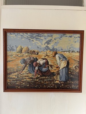 Vintage gerahmter Wandteppich mit Nadelspitze von ''The Gleaners'' 21 x 26 Zoll