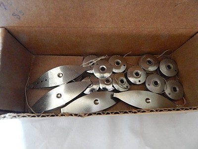(4)  Vintage Metal Tatting Shuttles 1 Boye 3 unmarked & 15 bobbins