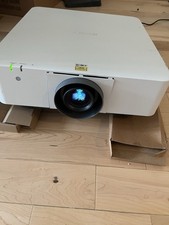 Sony VPL-FHZ85 Projector   Powers On, For Repair or Parts