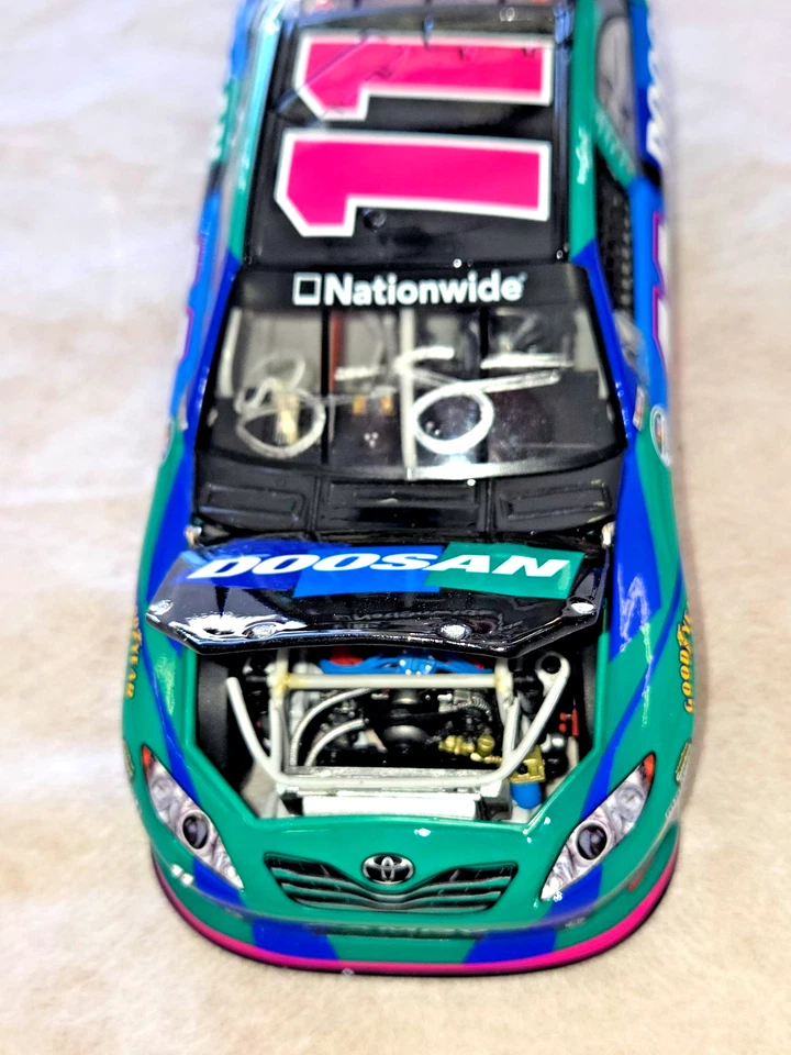 Toyota Camry 2011 Brian Scott #11 Doosan 1:24 NASCAR diecast - suelto, sin caja Foto 4 de 4