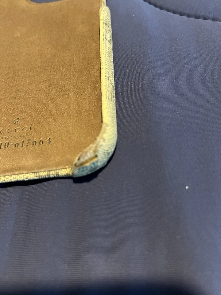 Capa telefone Gucci iPhone 14 Pro usada com caixa e etiquetas originais - Imagem 4 de 4