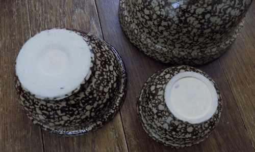 Vtg Brown Tan Spongeware Pottery 3 Nesting Mixing Rim Bowls set 7" 5" 4" Signed - 第 10/11 張圖片
