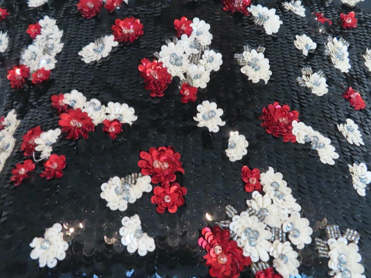 Abito VALENTINO nero rosso bianco paillettes e perline floreale taglia US 6