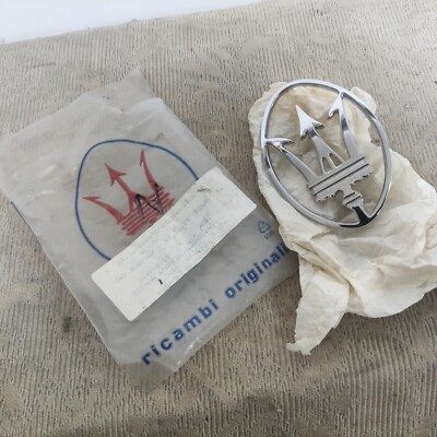 NOS GENUINE MASERATI Biturbo GHIBLI II TRUNK TRIDENT BADGE # 364702109