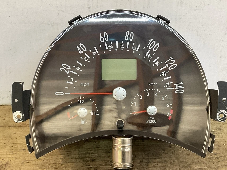 Volkswagen Beetle 1999 cuadro de instrumentos montaje OEM kilometraje 137900 Foto 3 de 4