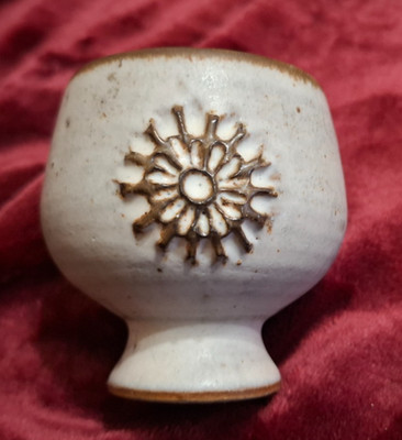 Kleiner handgefertigter Studiokeramik Kelch / Vase - Apfelbaumkeramik, Rutland