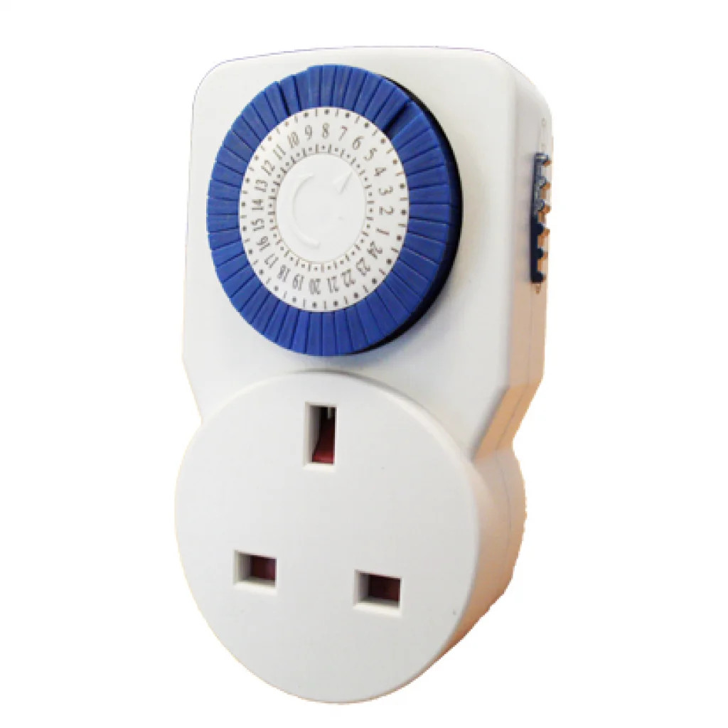 Plug-In Timer Switch White 24 Hour Segment Mini Plug In LyvEco 4724