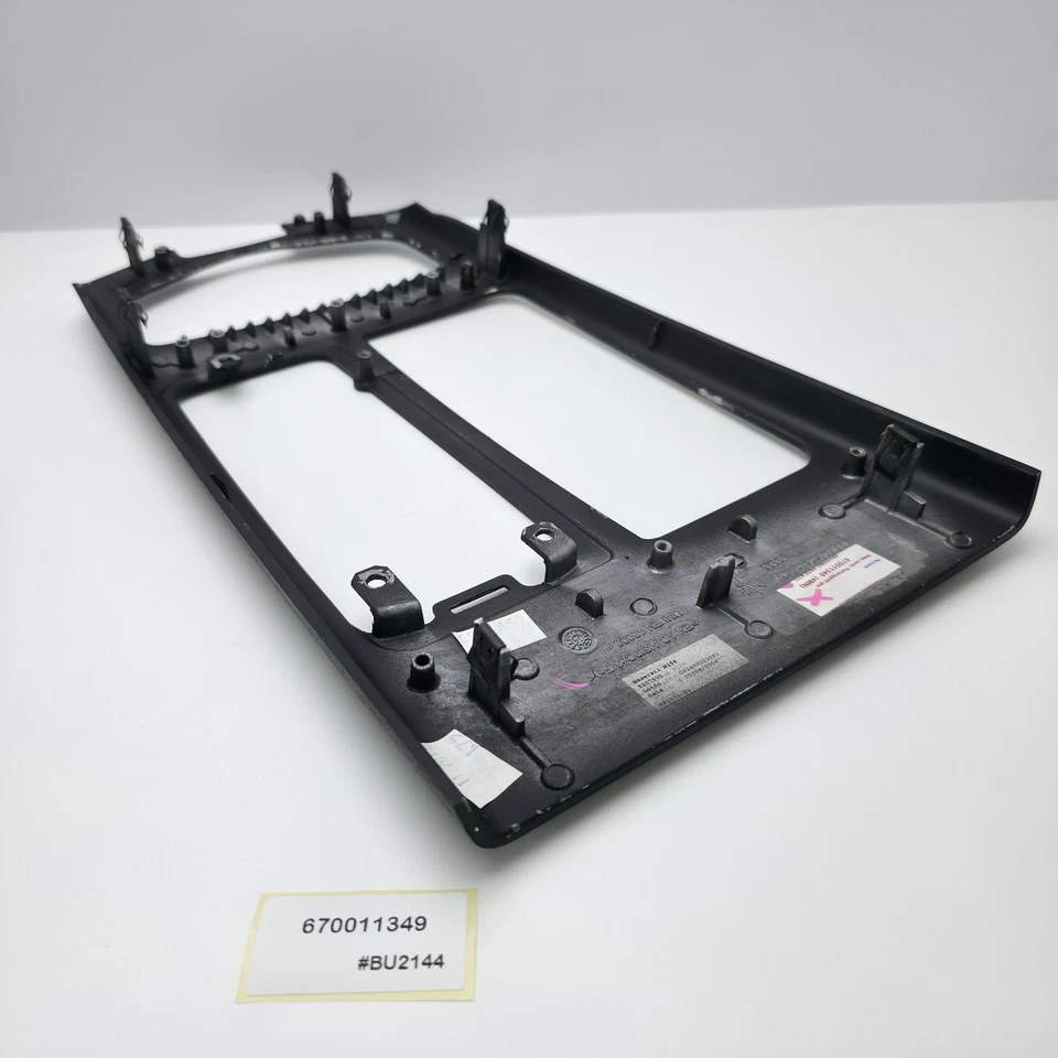 2014-20 Maserati Quattroporte Center Console Bezel Trim Panel 670011349 - Image 4 of 4