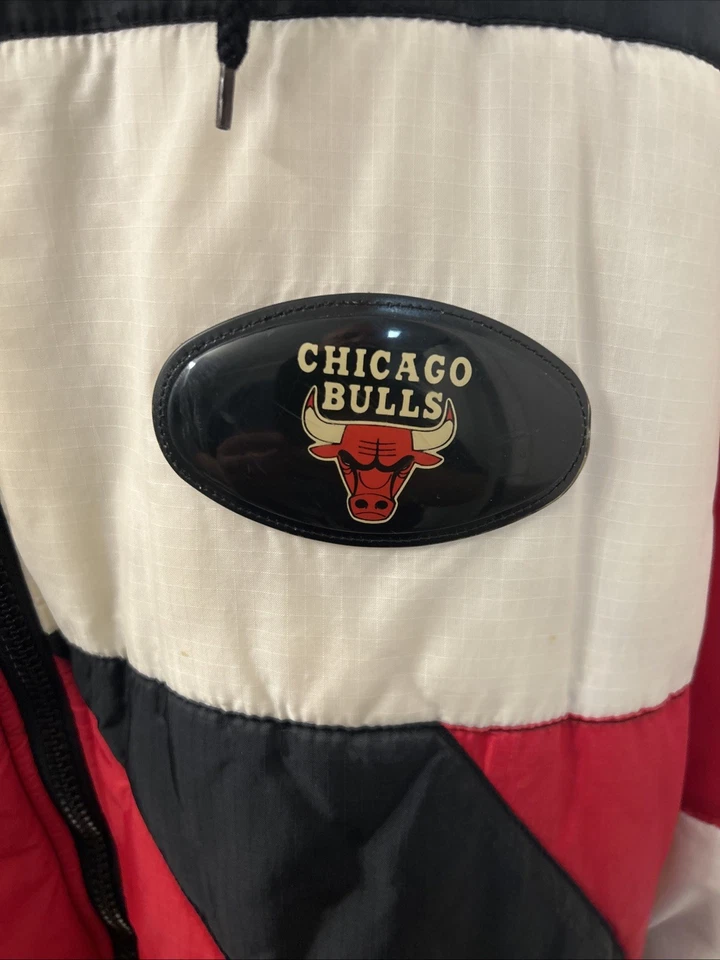 VTG 90’s Chicago Bulls Pro Player NBA Jordan Era Puffer Jacket Men’s Xtra Large - Image 4 of 4