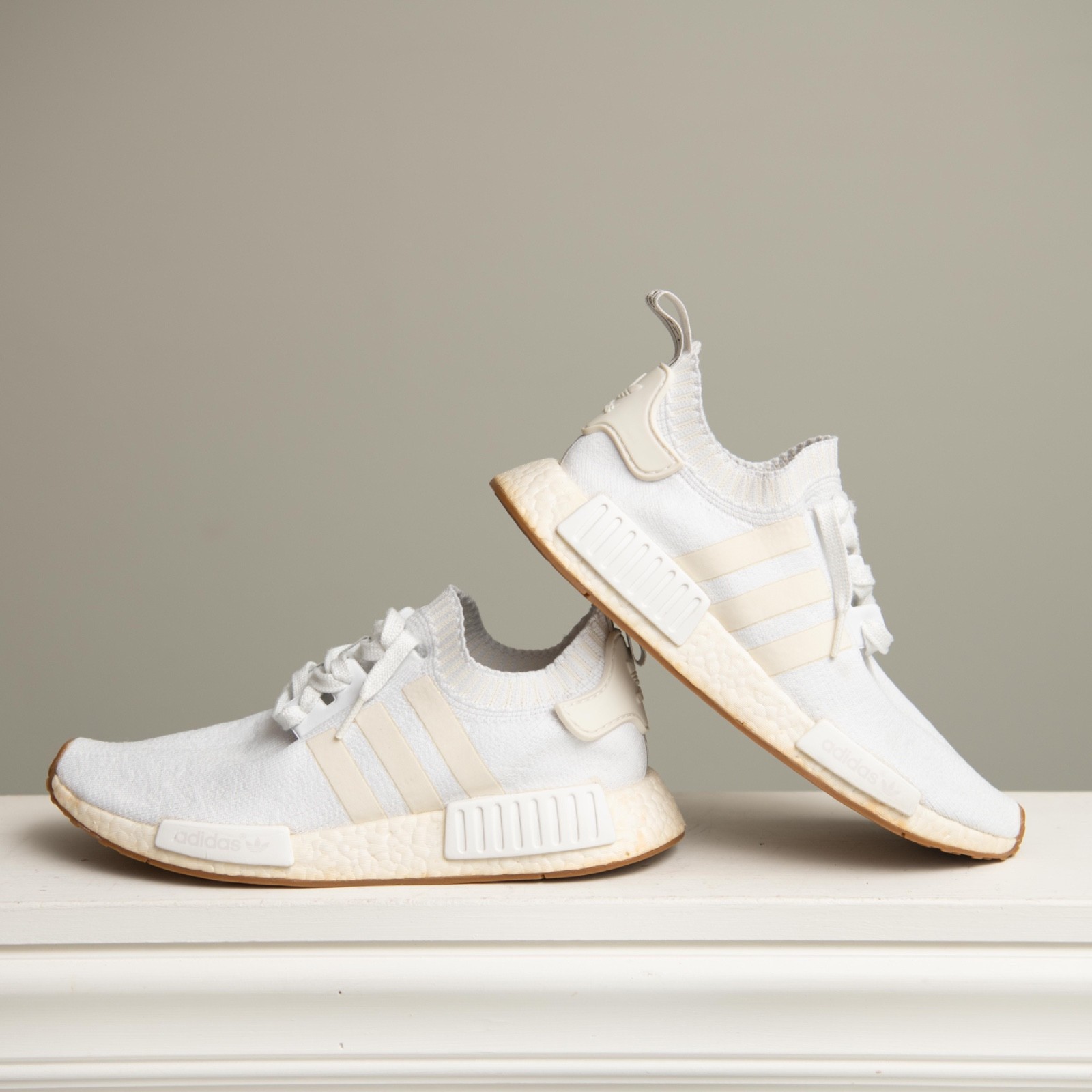 Adidas NMD R1 BOOST Primeknit – Mens Size 9 – White Gum Athletic Running Shoes Adidas NMD R1 BOOST Primeknit – Mens Size 9 – White Gum Athletic Running Shoes