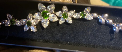 STERLING BRACELET GREEN AND WHITE CRYSTAL STONES FLOWER DESIGN, 7" LONG - Picture 2 of 5