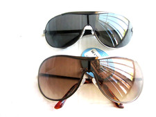 CLOSEOUT  Foster Grant FASHION Sunglasses 100 UVA-UVB Protection 2 Pairs 80