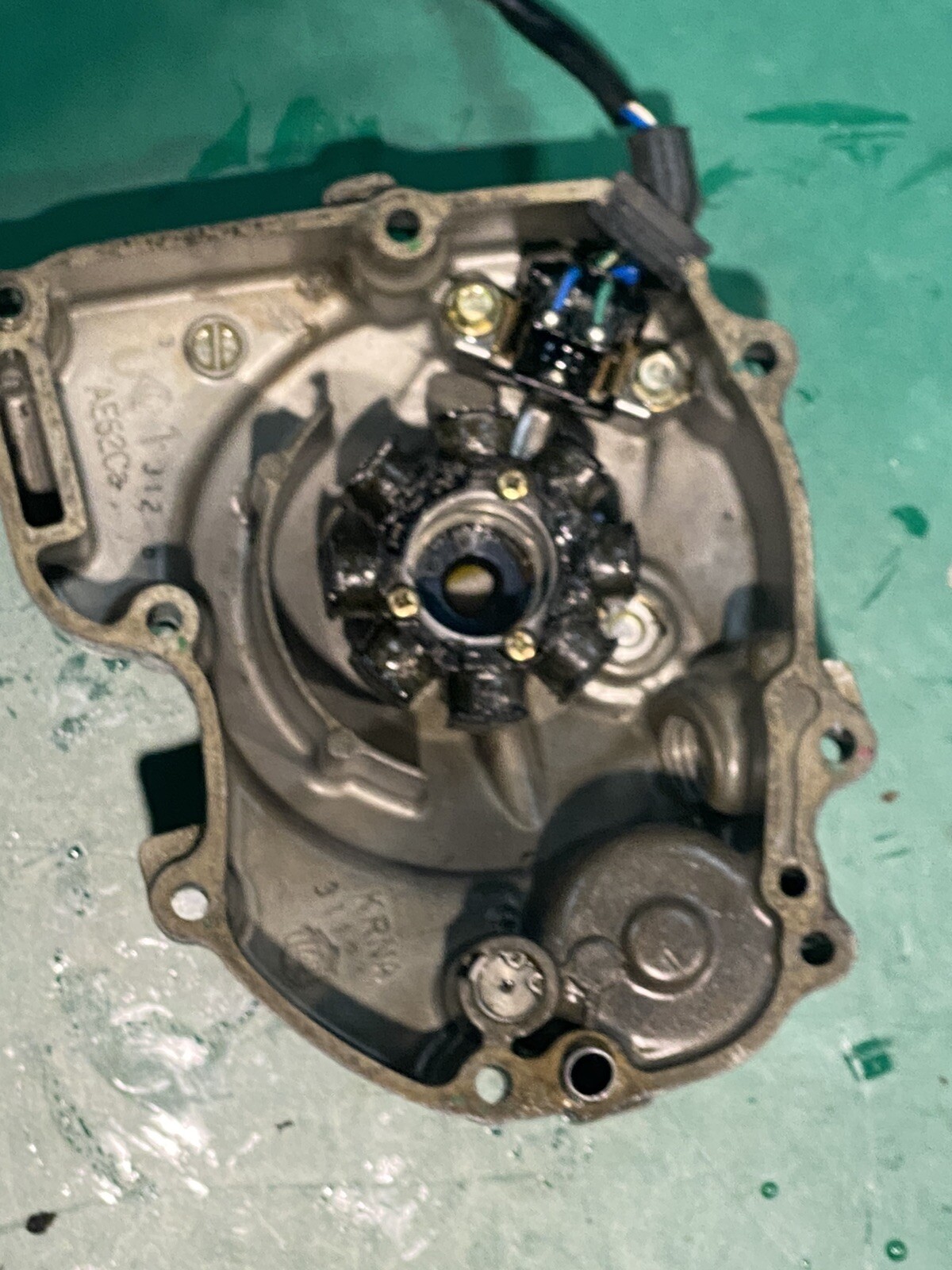 2004 0408 Honda CRF250R CRF 250R CRF250 Left Engine Stator Case Cover