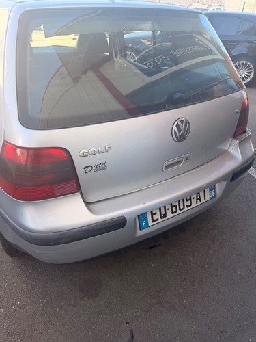 golf iv  grise accidentée pour pièce (carte grise en ma possession)