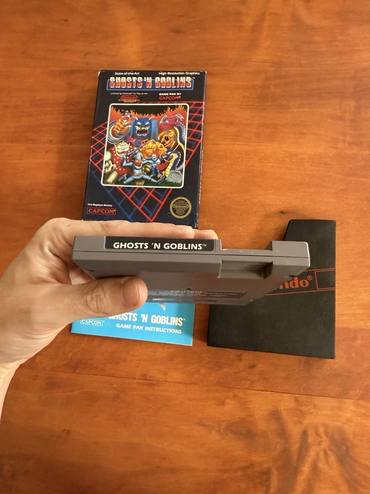 Ghosts ‘N Goblins (Nintendo NES) CIB 5 Screw Hangtab Intact CIRCLE SOQ 1st Print - Image 4 of 4