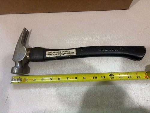 25oz Framing Hammer Hickory Handle Magnetic Nail Holder Good Condition.