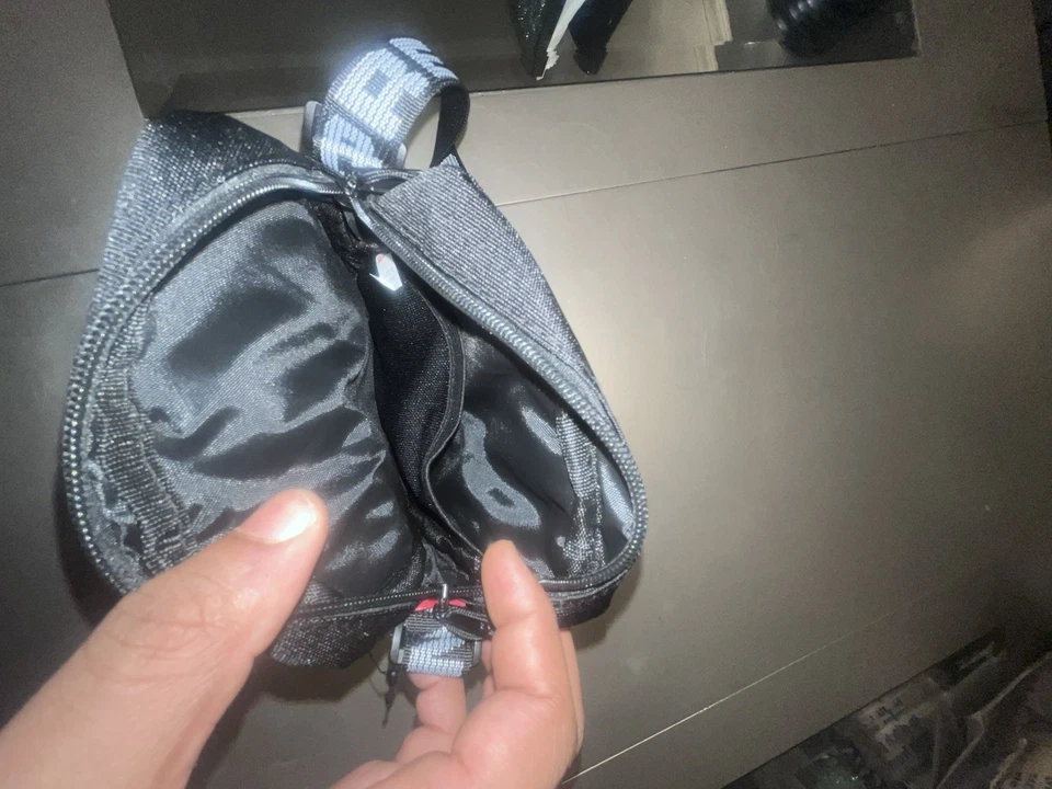 Bolso Mensajero SUPREME (S18) Negro Foto 4 de 4