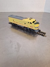Mantua Tyco Union PacIfic 537 Ho Diesel Locomotive Train