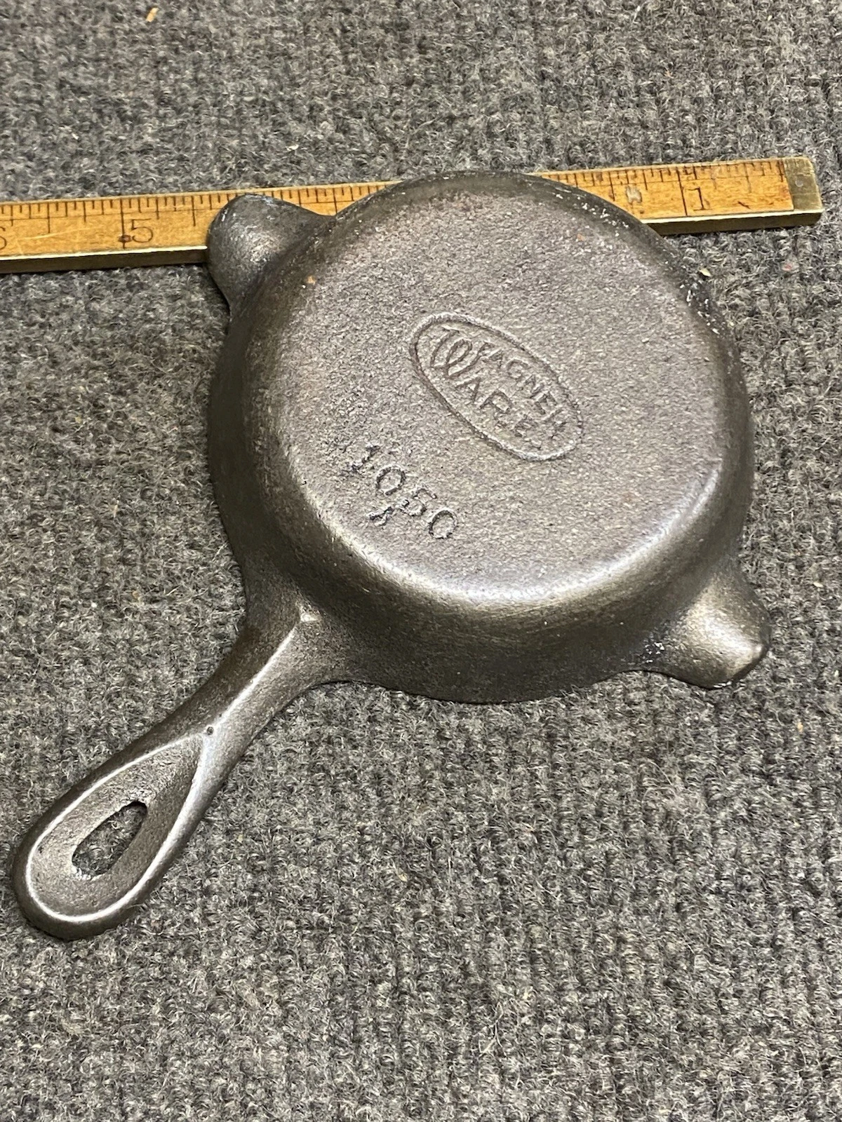 Antique Wagner Ware Cast Iron 1050 Mini Double Spout Frying Pan Spoon Rest