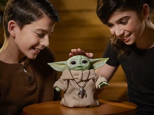 Pre Sale Star Wars The Child Baby Yoda Animatronic Figure Mandalorian Action Ebay