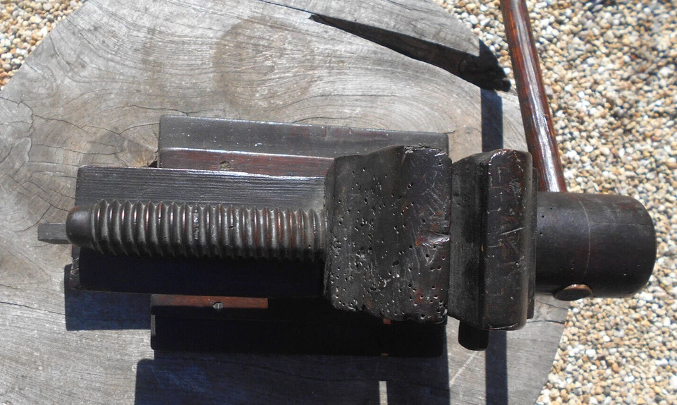 Ancien  Etau en Bois  ! - Photo 2/4