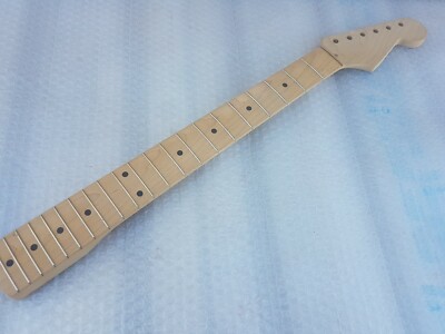 90's FENDER STRATOCASTER MAPLE NECK - C SHAPE - TOP MAPLE GRAIN