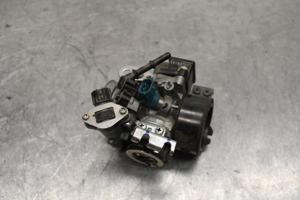 15-16 HONDA CB300F INYECTORES DE COMBUSTIBLE PRINCIPALES / CUERPOS DEL ACELERADOR BB740 Foto 4 de 4